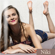 Allyoucanfeet model Niki profile picture