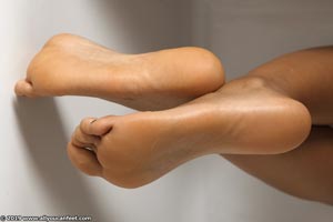 small preview pic number 61 from set 2516 showing Allyoucanfeet model Yazzi