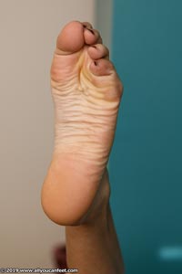 small preview pic number 104 from set 2576 showing Allyoucanfeet model Amy