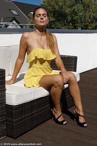 small preview pic number 1 from set 2614 showing Allyoucanfeet model Dona