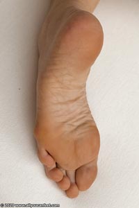 small preview pic number 11 from set 2723 showing Allyoucanfeet model Ariel