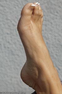 small preview pic number 39 from set 2761 showing Allyoucanfeet model Natalia