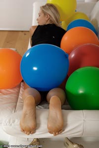 small preview pic number 104 from set 2846 showing Allyoucanfeet model Jenni