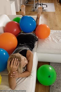 small preview pic number 124 from set 2846 showing Allyoucanfeet model Jenni