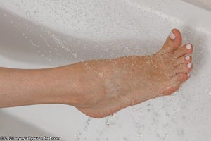 small preview pic number 120 from set 2906 showing Allyoucanfeet model Ilona