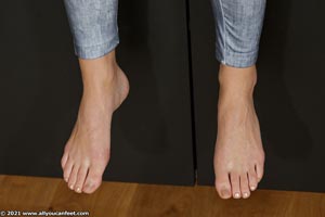 small preview pic number 21 from set 2938 showing Allyoucanfeet model Lauren