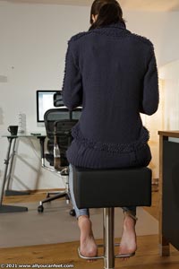 small preview pic number 9 from set 2938 showing Allyoucanfeet model Lauren