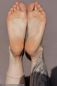 small preview pic number 84 from set 2950 showing Allyoucanfeet model Tracy