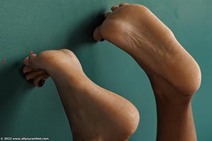 small preview pic number 87 from set 3022 showing Allyoucanfeet model Alia