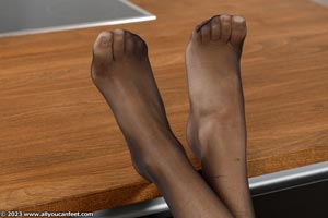small preview pic number 28 from set 3170 showing Allyoucanfeet model Josy