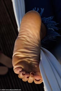 small preview pic number 147 from set 3190 showing Allyoucanfeet model Alia