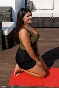 small preview pic number 48 from set 3239 showing Allyoucanfeet model Laurie