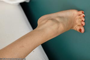 small preview pic number 40 from set 3328 showing Allyoucanfeet model MariaB
