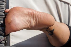 small preview pic number 67 from set 3378 showing Allyoucanfeet model Kimberly