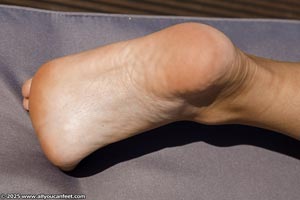 small preview pic number 75 from set 3429 showing Allyoucanfeet model Isabell