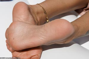 small preview pic number 129 from set 3440 showing Allyoucanfeet model Christin