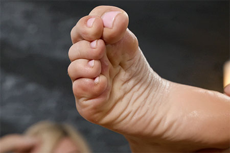 small preview pic number 6 from set 3390 showing Allyoucanfeet model Veronica